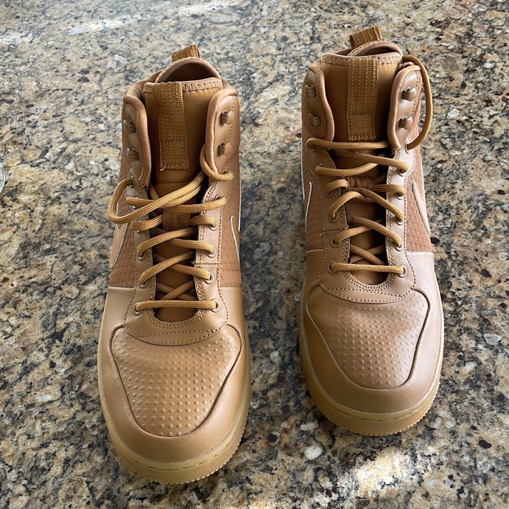 Nike court borough mid winter wheat